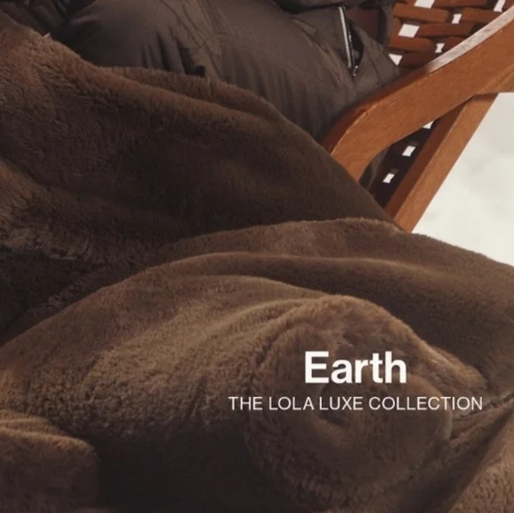 Lola Luxe Limited Edition, Large Earth Brown Blanket, RARE, NWT, Sold Out Style - Picture 1 of 6